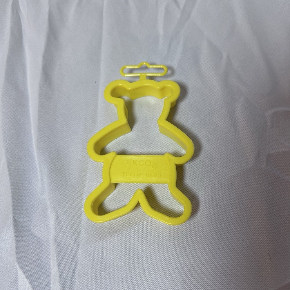 Ekco TEDDY BEAR Cookie Cutter Mold Yellow Plastic (1/2" Deep) 1994